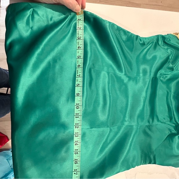 Vintage Emeral Green Silk Qipao (Cheongsam) - Picture 14 of 16